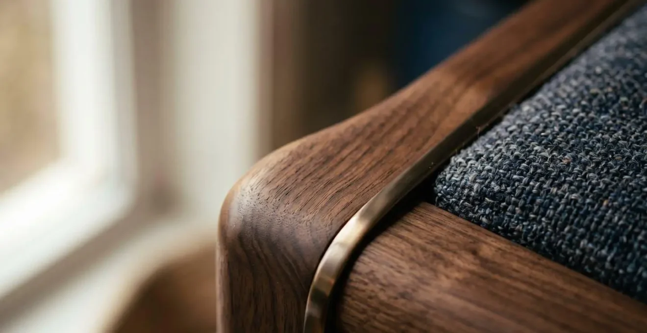 Intérieur domestique avec mobilier et objets du quotidien à évaluer pour assurance